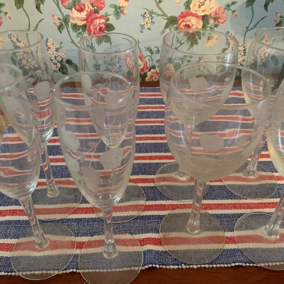 Set of 4 each wine and champagne Pfaltzgraff glasses. - Picture 2 of 4